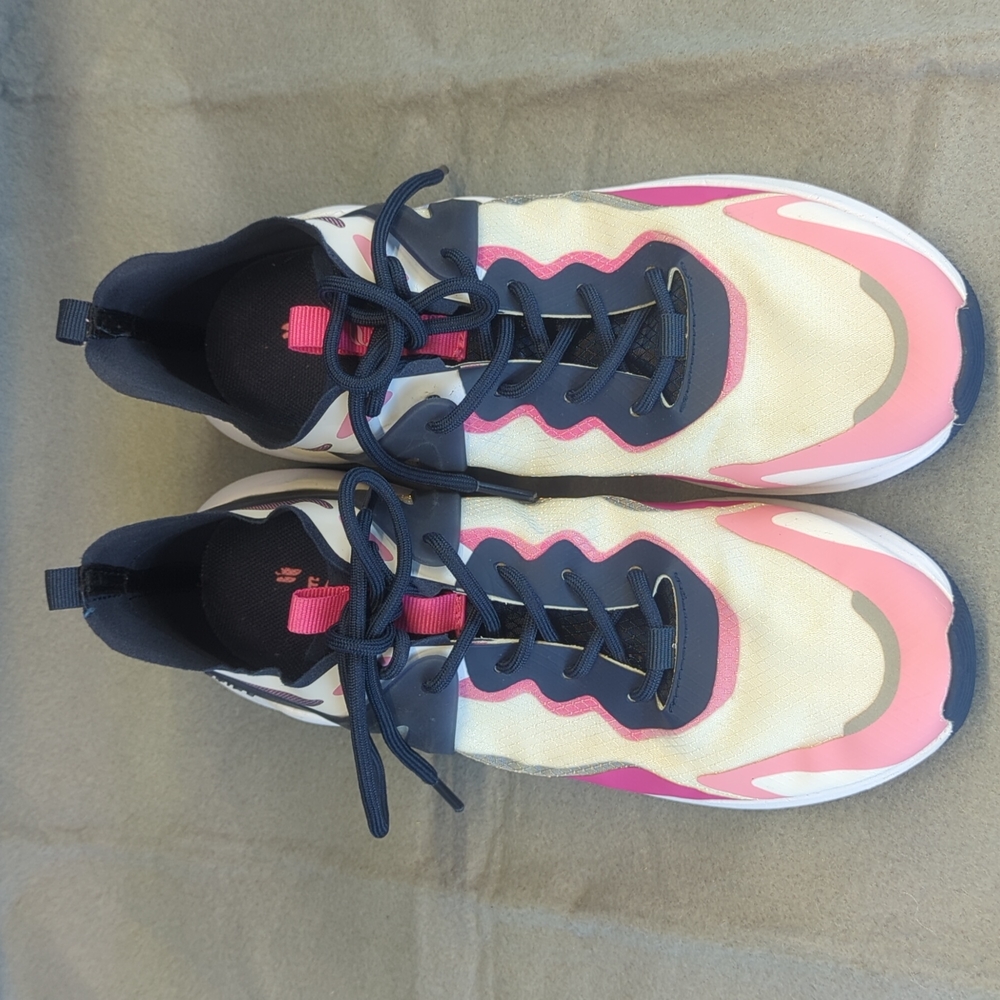 Fabletics Women's Running Tennis Shoes View 3
